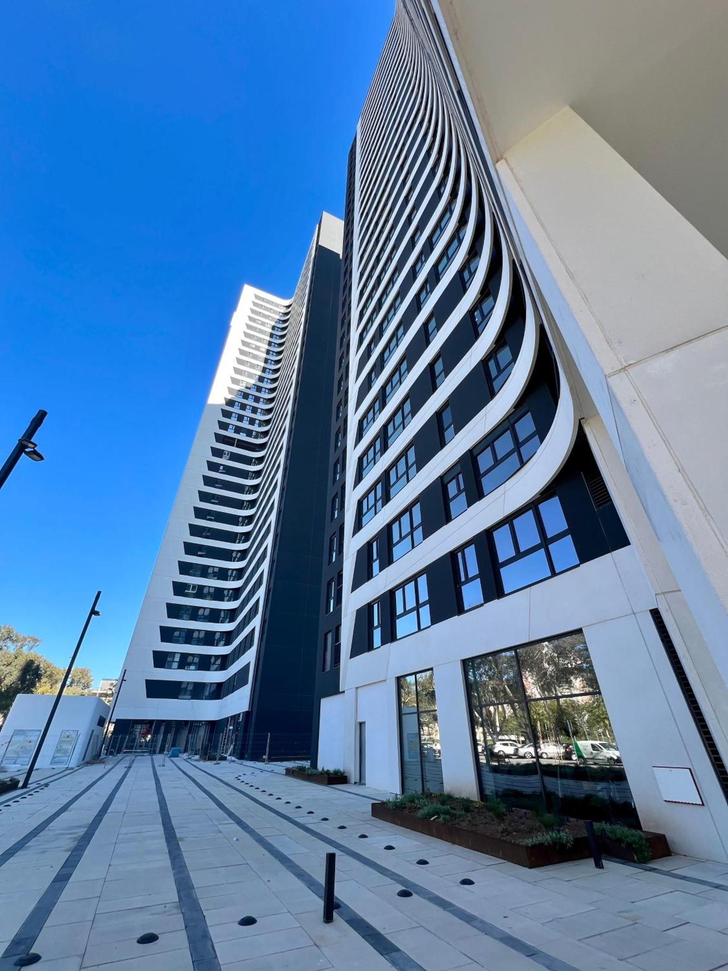 Skyline Iv Pool & Coworking By Ele Apartment