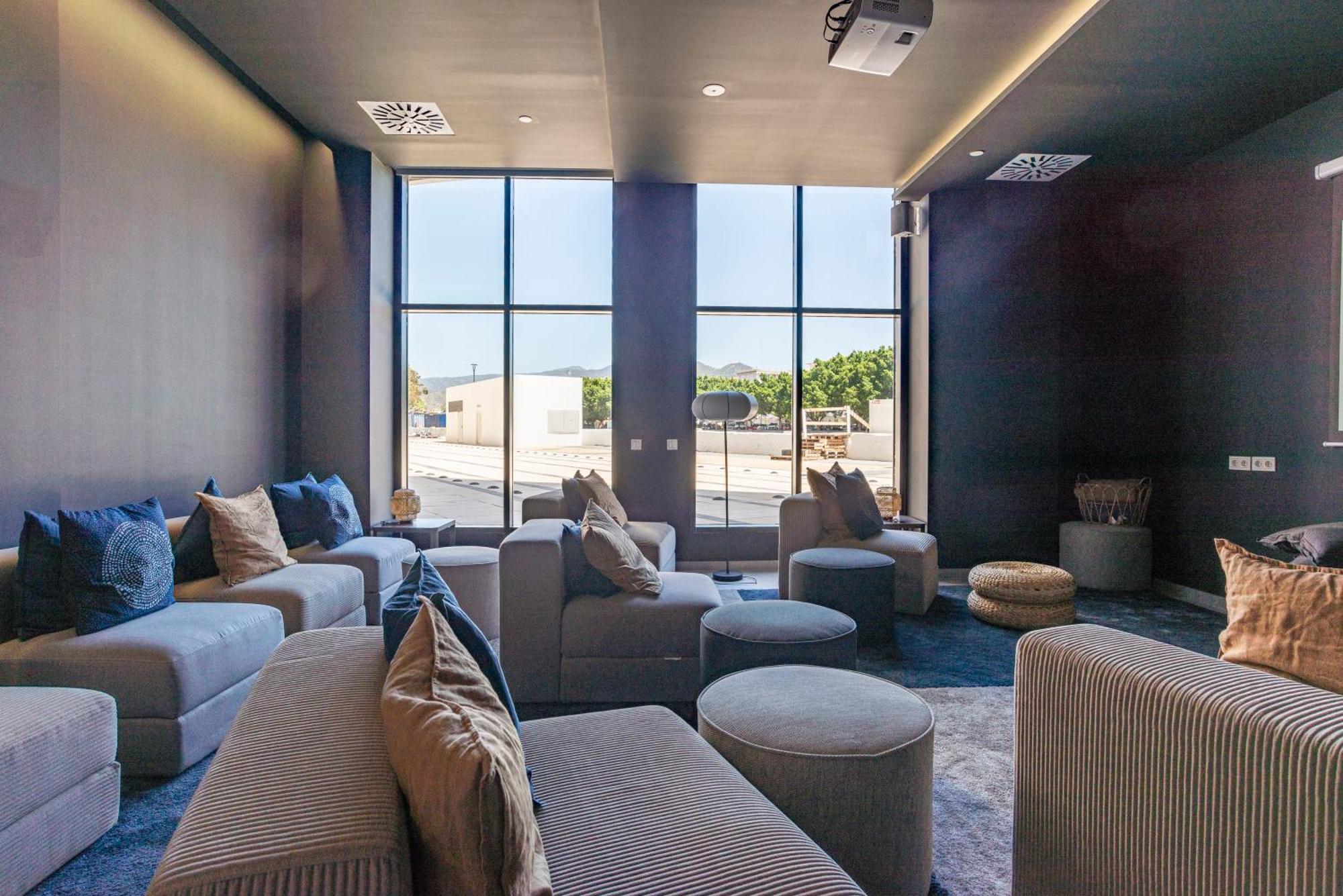 Skyline Iv Pool & Coworking By Ele *